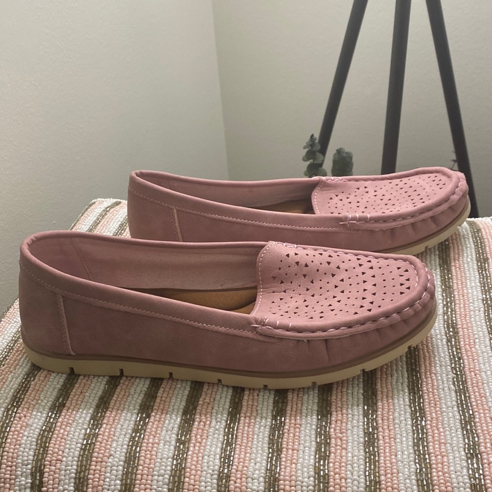 Jabasic Women Slip-on Loafers Flat Casual Driving Shoes. Size 9